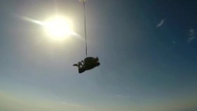 سقوط آزاد های دونفره تفریحی استاد نقدی پری از هواپیما در فرودگاه رامسر