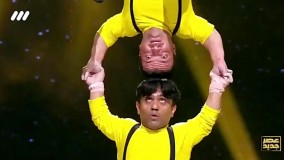 اجرای حرکات نمایشی گروه اعجوبه های کوچک در برنامه عصر جدید