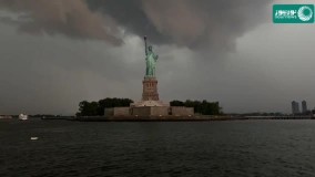 تصویری از اصابت صاعقه به مجسمه آزادی در نیویورک