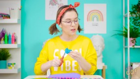 تفریح در مدرسه ؛
 شوخی های خنده دار با دوستان در مدرسه