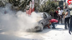 آتش‌ سوزی یک دستگاه پژو 405 در خیابان پیروزی