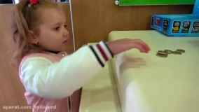 کتی و مکس با رانندگی با ماشین و اسب به مک دونالد می روند