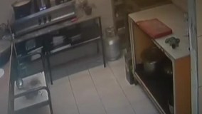 آشپز خوش‌ شانس ، از انفجار آشپزخانه قسر در رفت