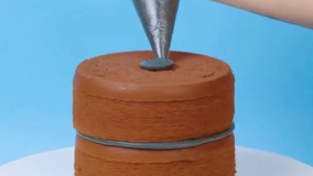 آموزش تزیین کیک شکلاتی برای تولد : تزیین کیک تولد