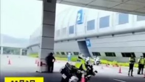 تمرین حرفه ای افسر پلیس زن چینی