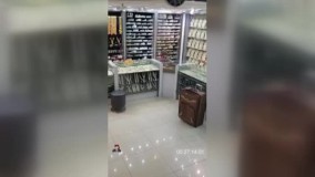 شیوه عجیب و باور نکردنی دزدی از یک مغازه طلا فروشی !