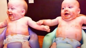 کلیپ های خنده دار بچه ها : بامزه ترین نوزادان دوقلو