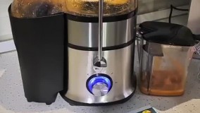 ابمیوه گیری تک کاره روگن مدل RU-1260 ابمیوه گیری با دهنه بزرگتر 85  میلی متر تیغه های فولادی از جنس استیل ضد زنگ قابلیت جدا کردن تفاله و ابمیوه قدرت متور واقعی 1000 وات