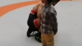 مسابقه کشتی حسن یزدانی با کودک خردسال