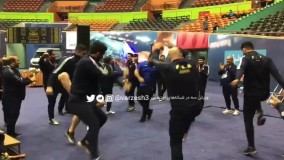 رقص مازنی فرنگی‌کاران قهرمان در آزادی