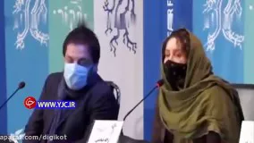 شوخی رضا عطاران با نحوه ماسک زدن ژاله صامتی در وسط نشست خبری