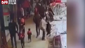 لحظه ورود سارقان مسلح به بازار سیرجان