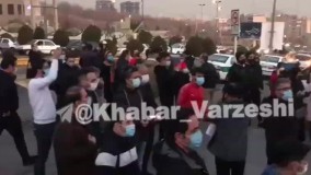 تجمع برای انصاریان در ورودی بیمارستان فرهیختگان