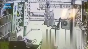 سرقت عجیب گوشی موبایل از دست صاحب مغازه