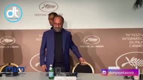 ورود و تشویق گروه قهرمان در کنفرانس مطبوعاتی