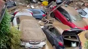 تصاویری از گیر افتادن ده ها ماشین در سیل آلمان