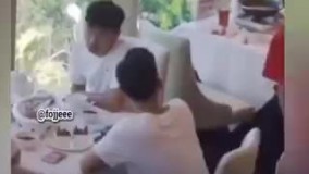 پسری که دید مادرش گارسون رستوران شده است