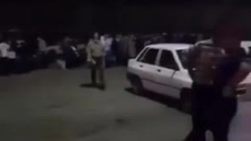 ویدیو های منتشر شده در شبکه های اجتماعی صف‌های طولانی ایرانیان در مرز ارمنستان را نشان میدهد.