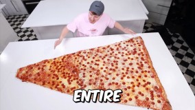 خوردن بزرگترین پیتزای جهان در ۳دقیقه !!!!