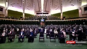 لحظه امضای اعتبارنامه رئیس‌ جمهور توسط دبیر شورای نگهبان