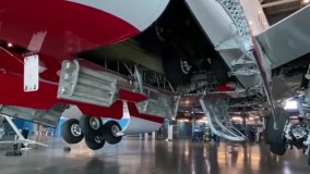 باز شدن ارابه فرود ایرباس A۳۸۰ از نمایی بی‌ نظیر