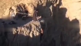 عملیات نجات شهروند اصفهانی توسط یک روحانی در کوه صفه با عمامه