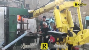 ربات مذاب‌برداری | استفاده از ربات صنعتی در صنعت تولید شیشه | ربات کار