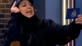 تصویر نواختن ساز قانون یاسمین نجم‌‌الدین در برنامه شب‌آهنگ