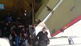 ویدئویی از خروج مسافران از پرواز پرحاشیه اربعین