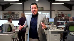 یک رهبر متعالی باش