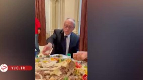 سفیر ژاپن در عربستان سعودی با دست غذا خورد