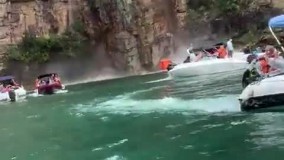 سقوط ترسناک صخره روی قایق گردشگران در برزیل