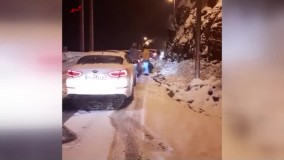 گیر افتادن نماینده مجلس در برف و کولاک چالوس