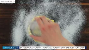 آموزش شیرینی خانگی(کیک تولد اسفنجی شکلاتی)