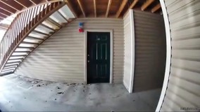 دزد سیاه پوست  ناشی کار خود را جلوی دوربین مدار بسته  لو داد بدشانسی دزد