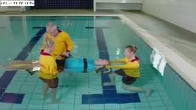 غریق نجات-فنون غریق نجات-آموزش انتقال فرد غرق شده روی تخت نجات در آب کم عمق