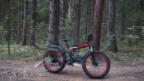 دوچرخه برقی Lankeleisi 500 در جنگل