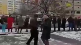 صف مردم برای خرید نان در اوکراین