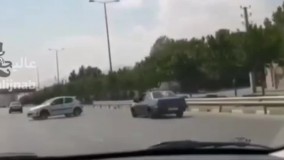 حرکت جنون‌ آمیز راننده پژو ۲۰۶ وسط اتوبان