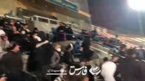 استقلال- هوادار با حضور تماشاگران !؟
