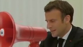 تمسخر دیدار مکرون و پوتین پشت میز بزرگ