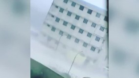 طوفان شدید که باعث چپ کردن اتوبوس شد