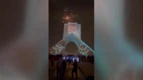 ویدئویی تماشایی از تحویل سال در کنار برج آزادی