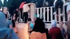 تصاویری تاسف‌ بار از ورود گردشگران به حافظیه شیراز