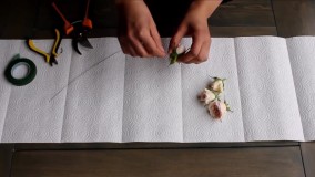 گل آرایی- فیلم آموزش گل آرایی-آموزش درست کردن تاج گل با سیم مفتولی و گل