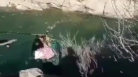 شرایط سخت نقل و انتقال یک خانم بعد از وضع حمل همراه با نوزادش