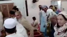 ویدئوی جنجالی از ایستادن زنان در کنار مردان در نماز جماعت