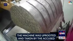 حمله عجیب سارقان به یک بانک با بیل مکانیکی