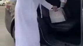 تحویل قهوه توسط خودروی خودران تسلا در دبی !