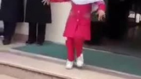 رقص جنجالی یک کودک در مدرسه
